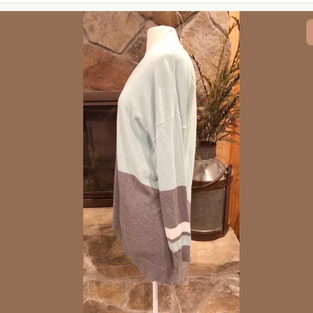 SOLD! Vince Camuto Sweater XL Asymmetrical V-Neck - Picture 4 of 6